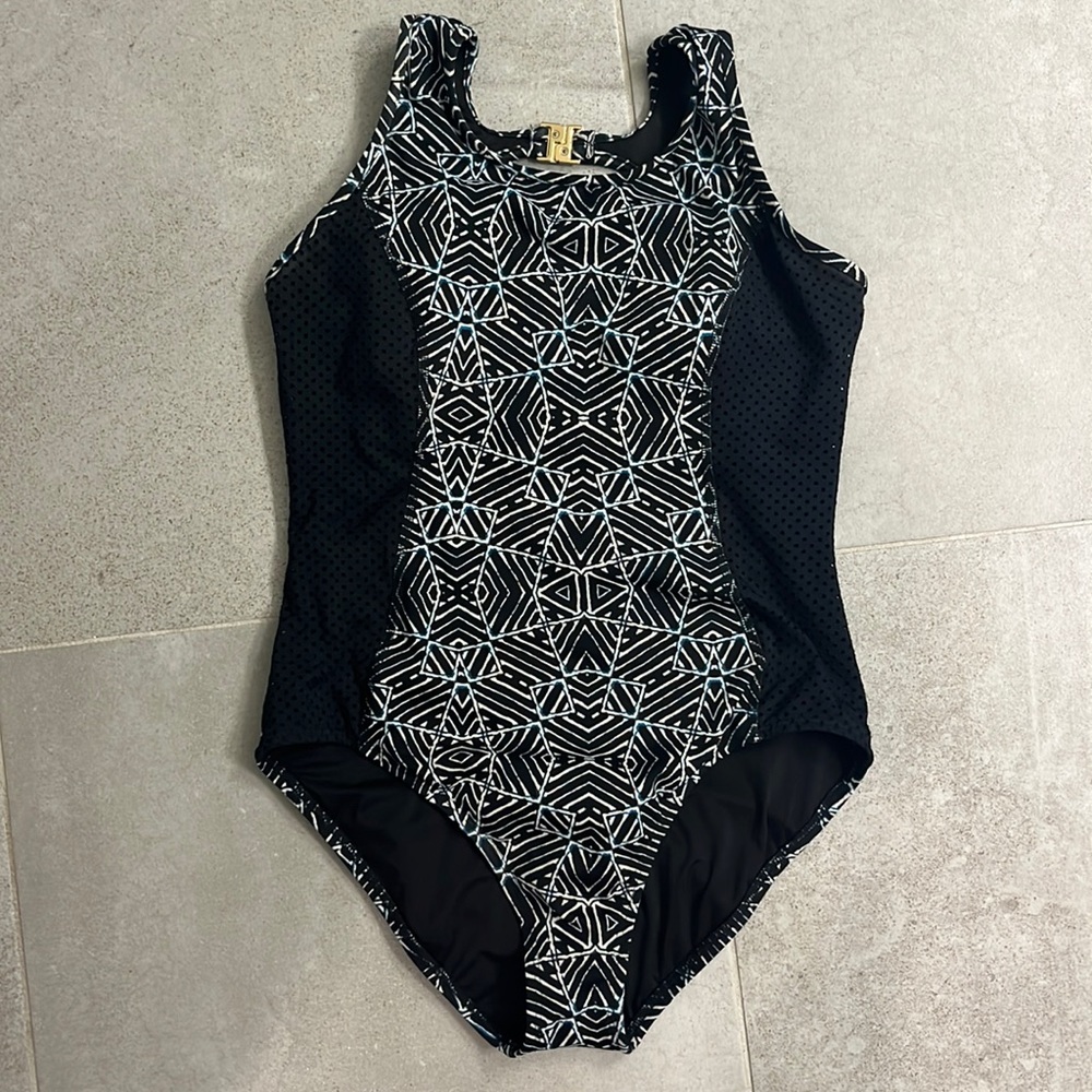 Most flattering Carve One Piece